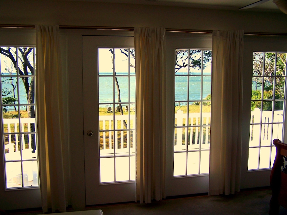 The Baywood Bed and Breakfast 1/23