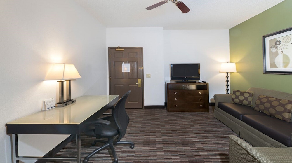 Holiday Inn Express Hotel And Suites Chicago Deerfield Lincoln 35/50