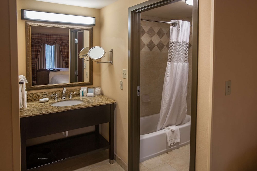 Hampton Inn Suites Stillwater 7/50