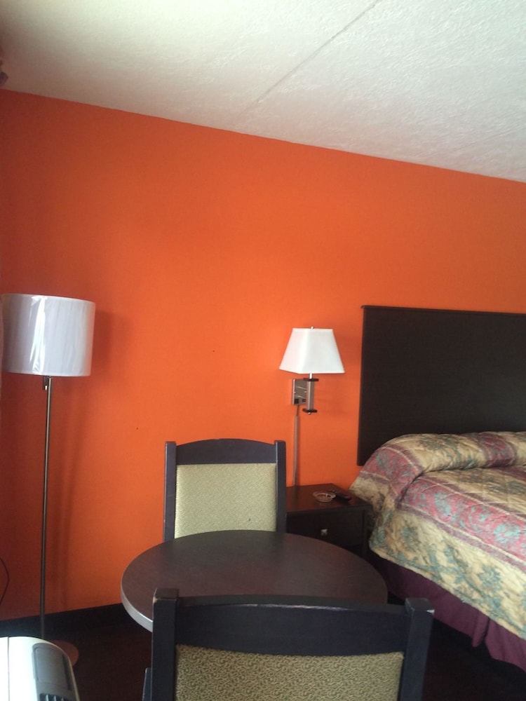 American Inn 8/35