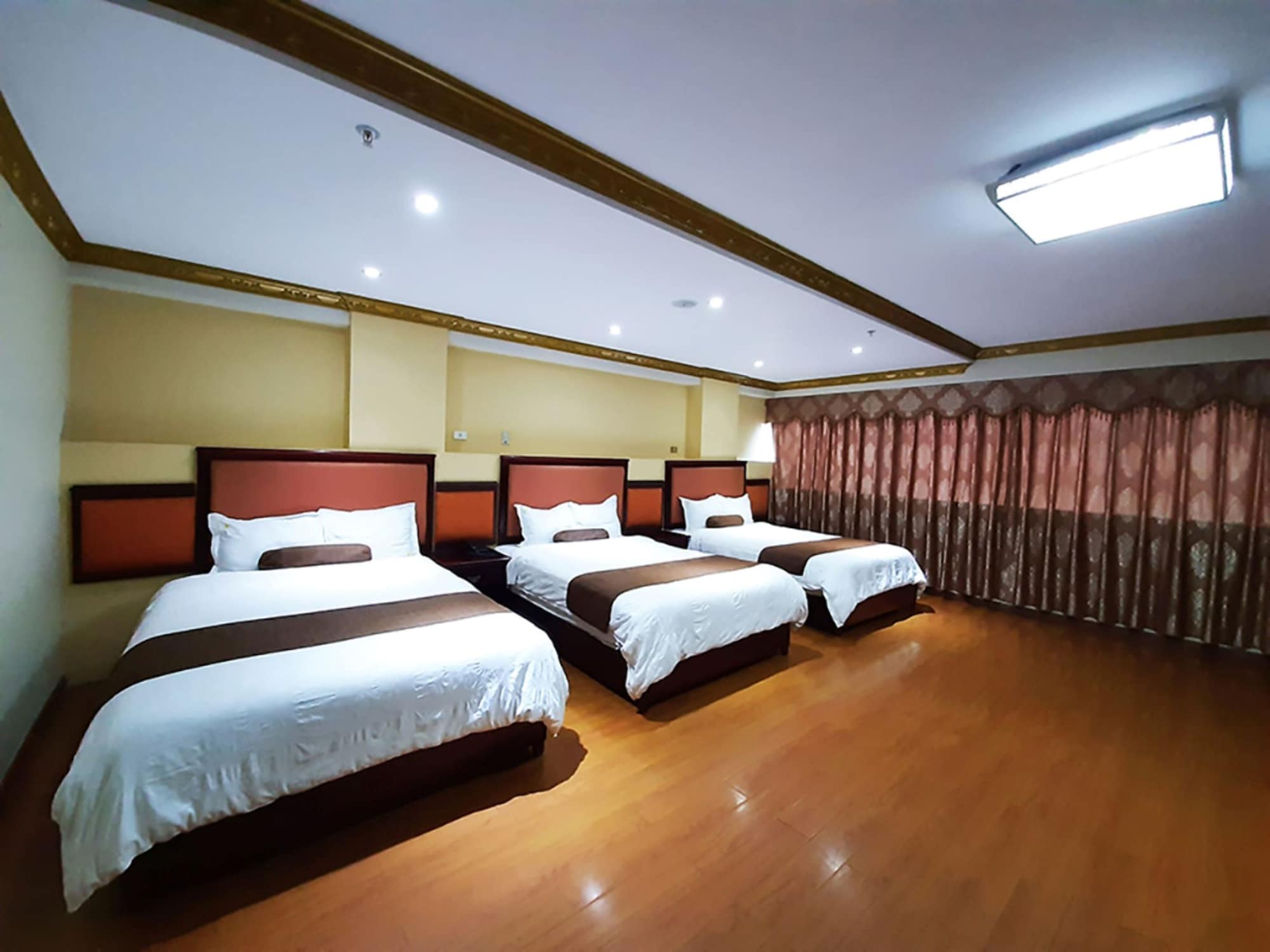 ROOM, TRIPLE