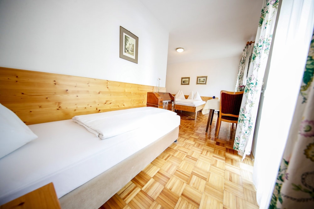 ROOM, TRIPLE