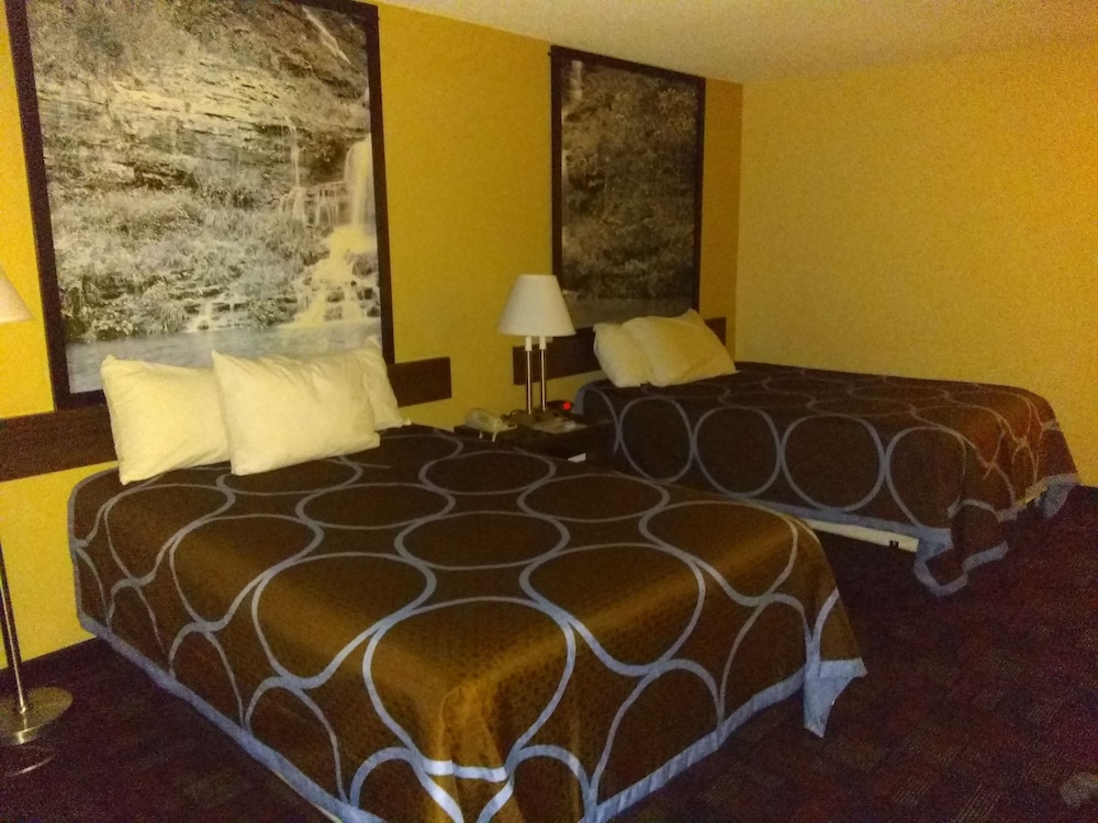 Super 8 By Wyndham Boonville 12/20