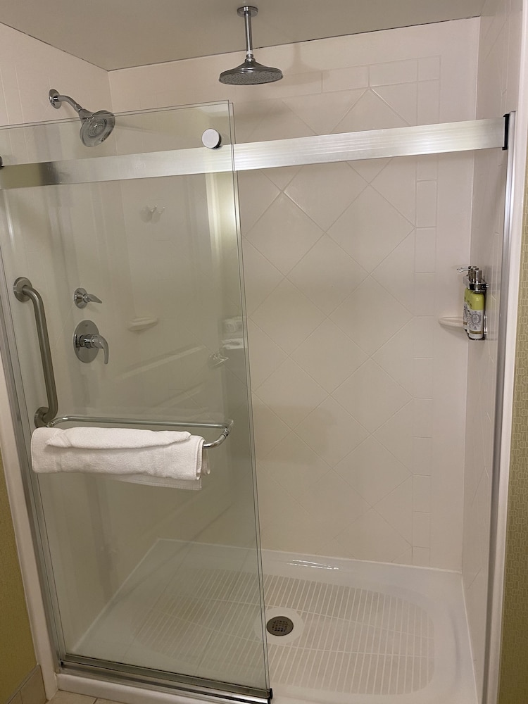 Holiday Inn Express Suites Pittsburgh Sw Southpointe 18/72