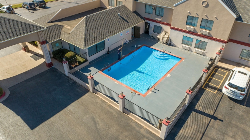 Best Western Abilene Inn Suites 16/34
