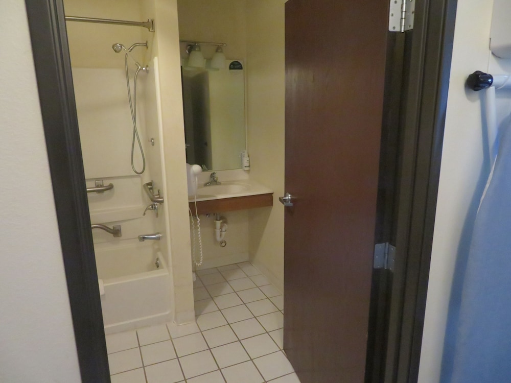 SureStay Plus by Best Western Montrose 14/48