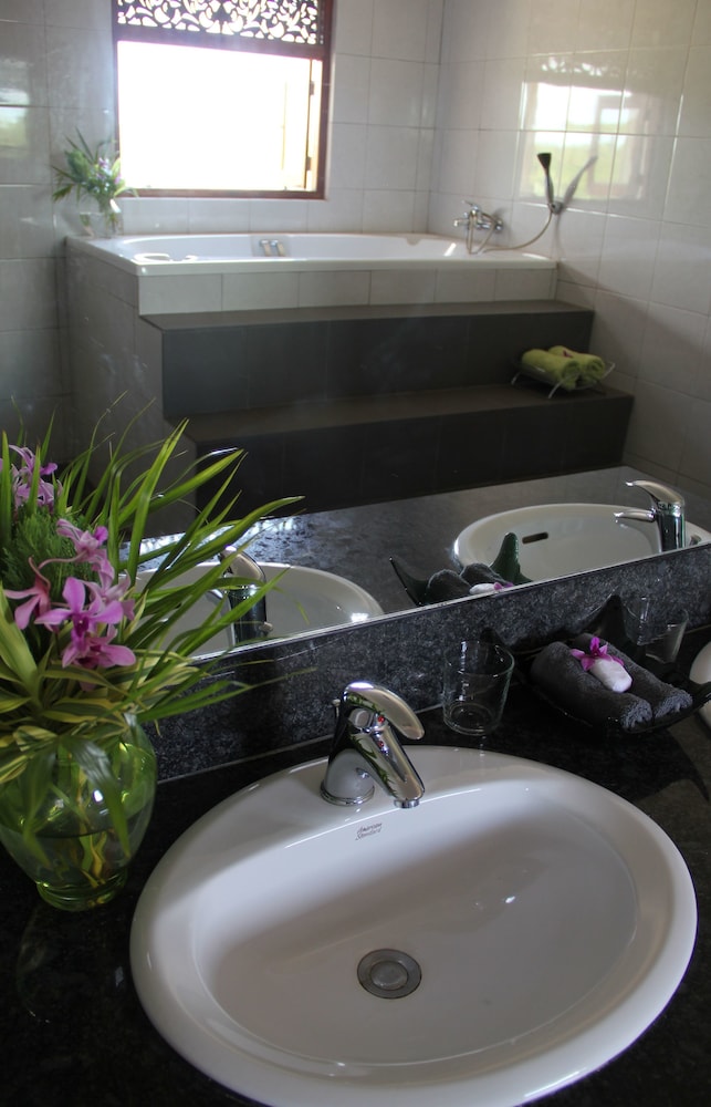 Asian Jewel Boutique Hotel 35/39