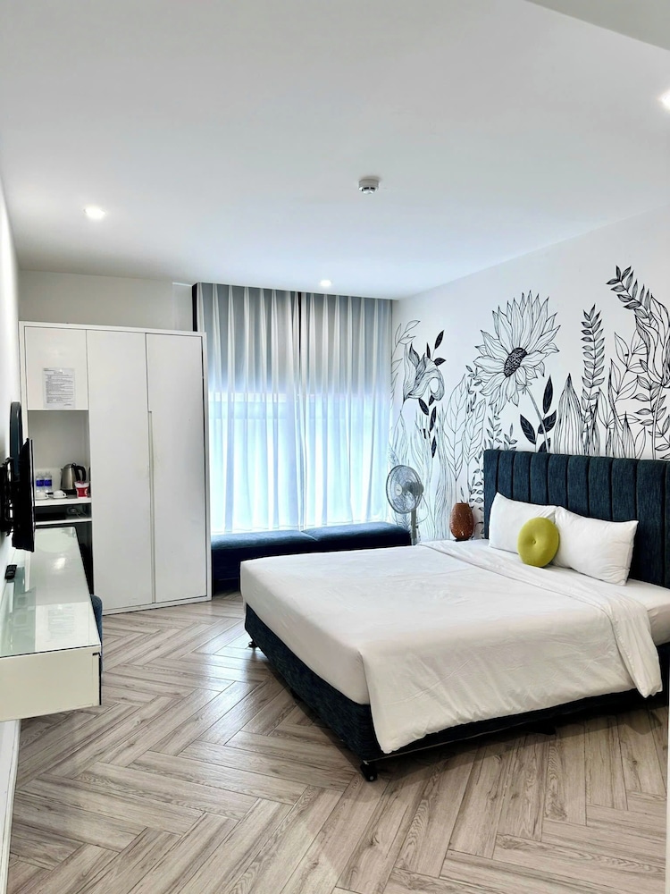 Len's Hotel 7/50