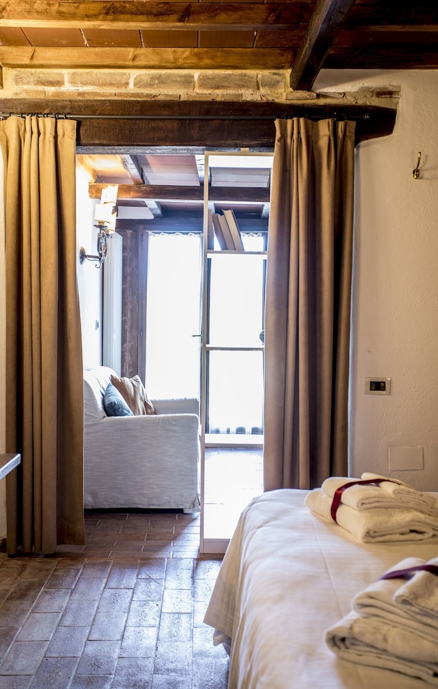 Residence Borgo Il Poggiaccio 50/82