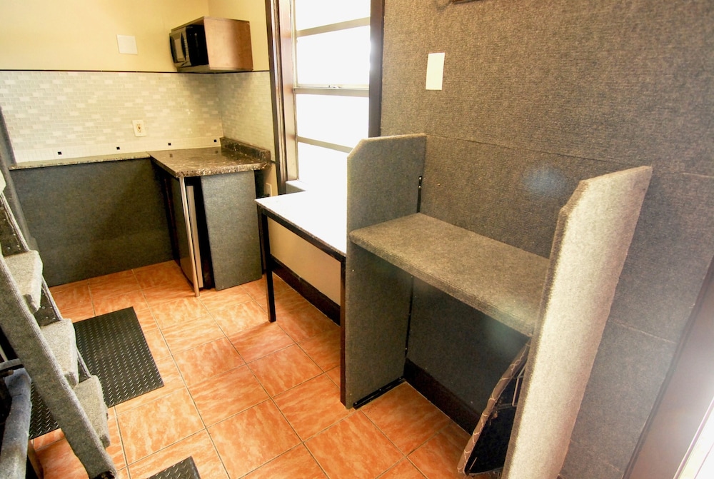 Sheridan Hostel 30/50