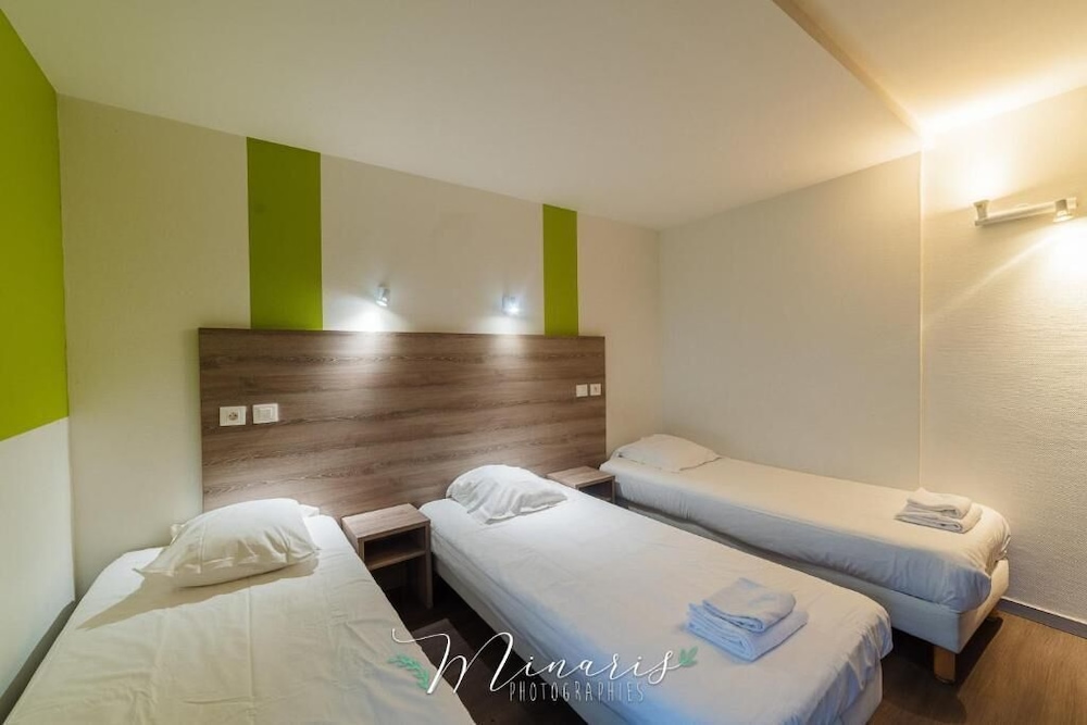 غرفة ثلاثية بسرير مزدوج وسرير فردي، B Hotel Troyes Aeroport 4/6
