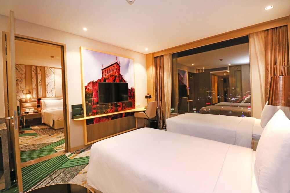 Holiday Inn Chandigarh Zirakpur 24/75