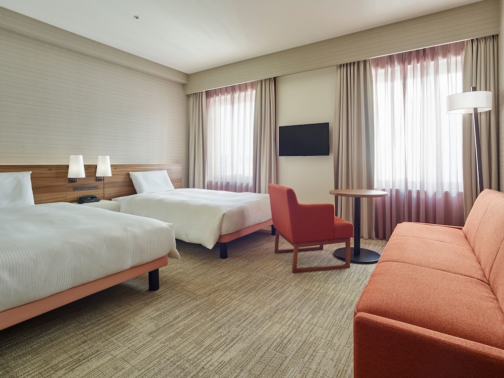 Moderate, Twin Beds, Sofa