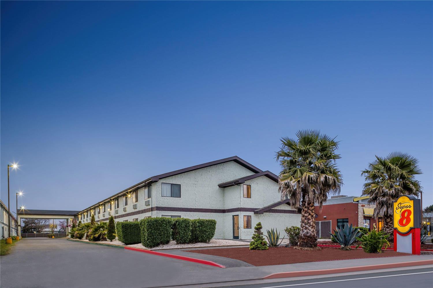 Super 8 By Wyndham Arcata 2/31