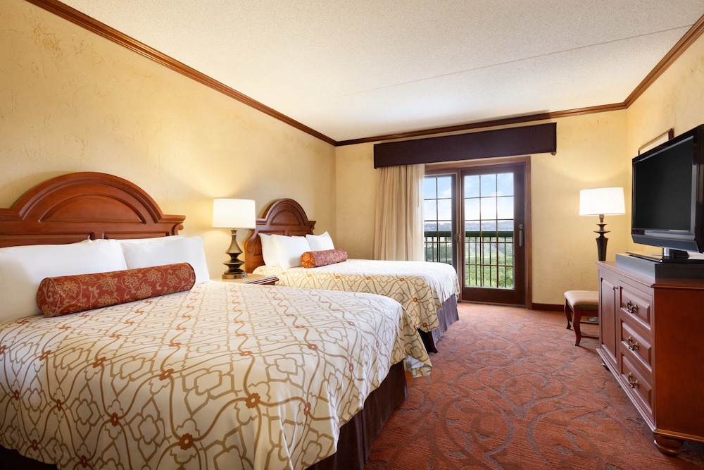 Chateau On the Lake Resort Spa And Convention Centre 18/66