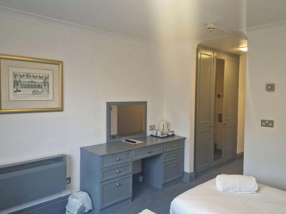 Himley Country Hotel 27/29