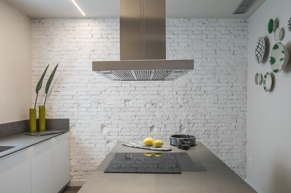 CASAGRAND LUXURY SUITES 23/76