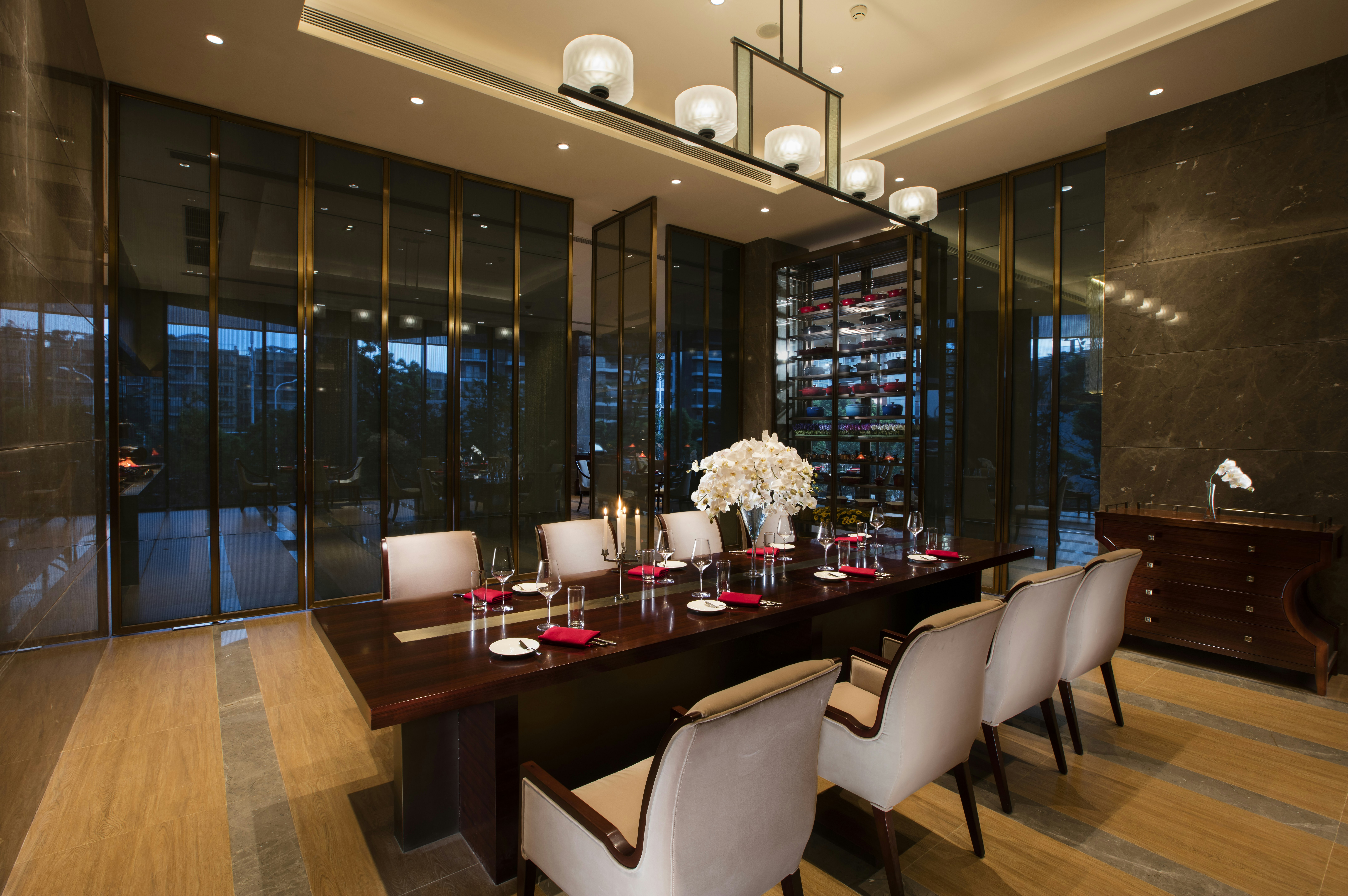 HILTON WUHAN RIVERSIDE 48/79