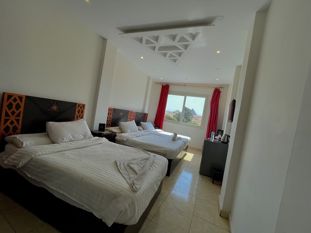 Sahara Pyramids Inn 18/50
