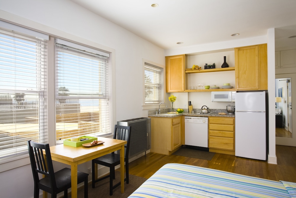 Venice Suites 48/68