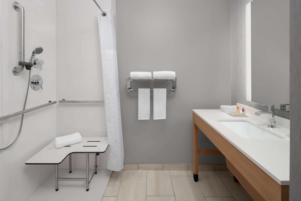 Hyatt Place Atlanta / Perimeter Center 48/49