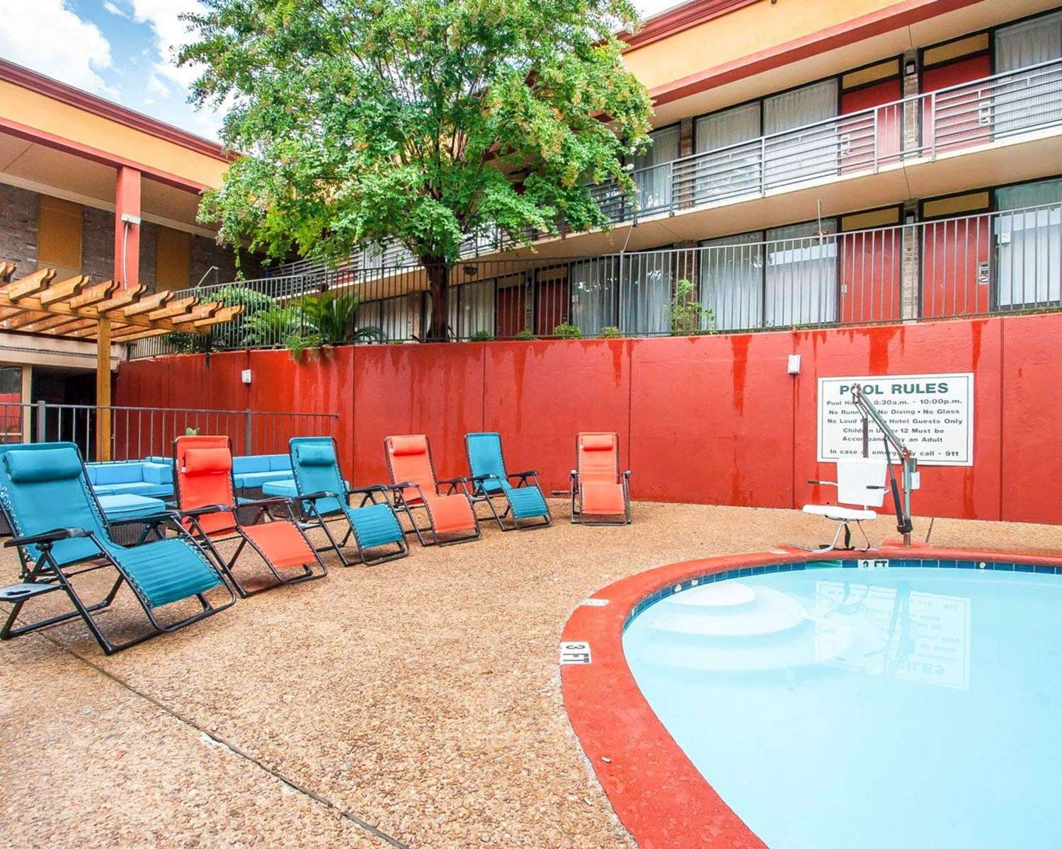 Clarion Inn & Suites University Center 26/27