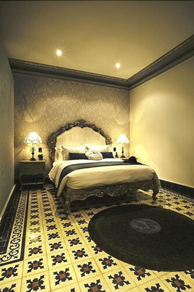 THE ORCHIDS HOTEL 12/27