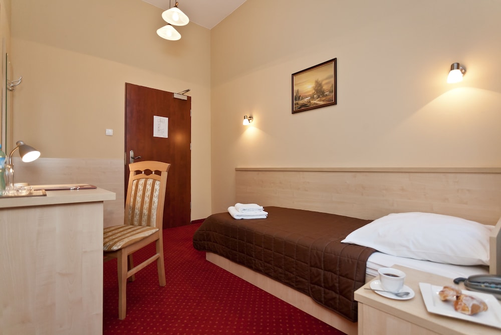 Maksymilian Hotel 55/70
