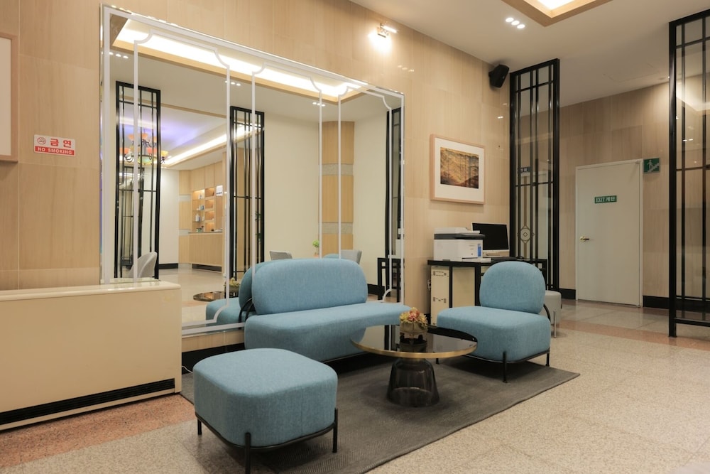 Elysian Hotel 30/50