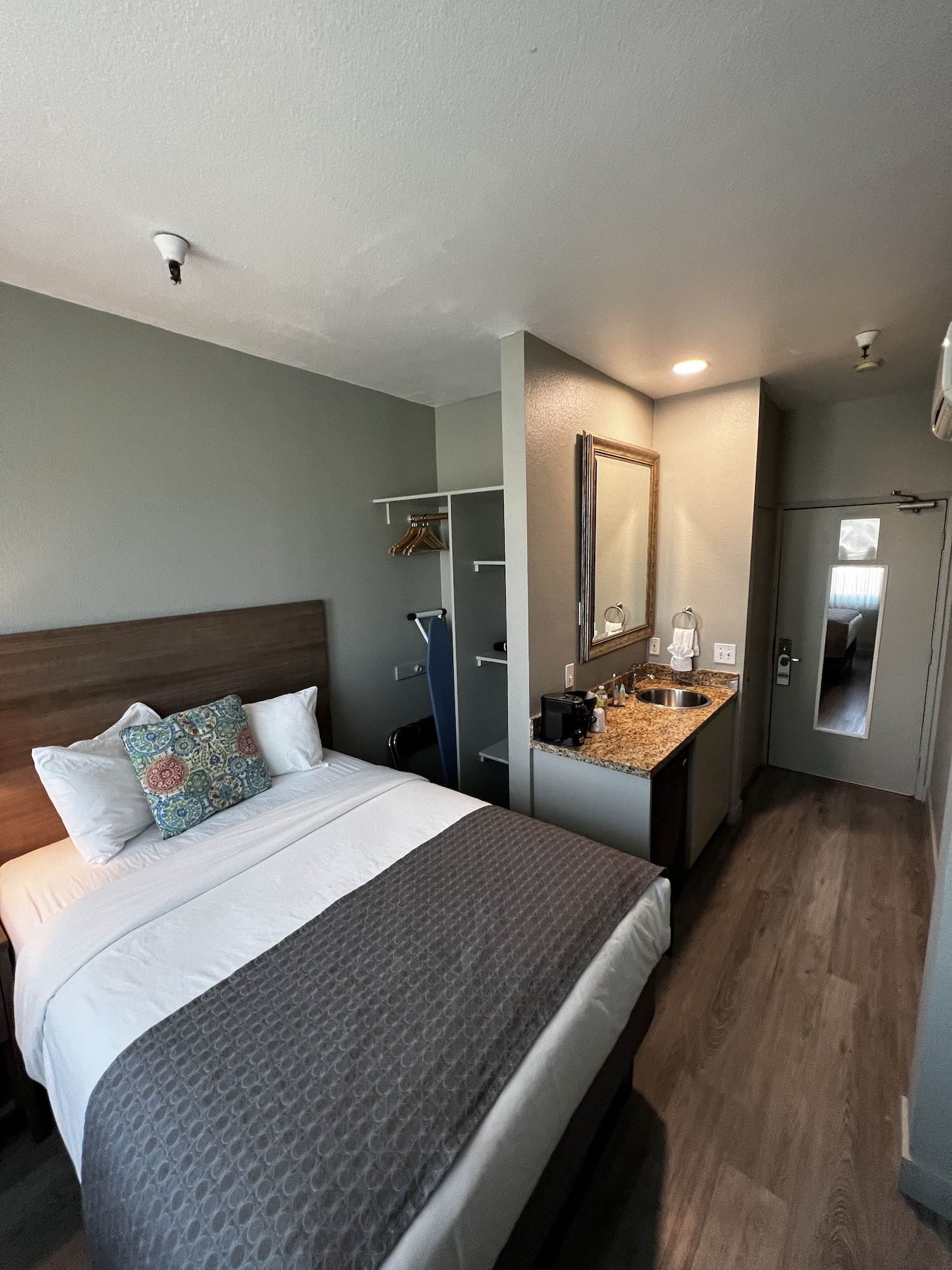 SUPERIOR, KING BED