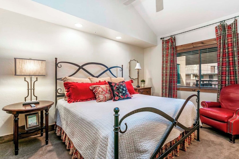 3 Bedrooms, Platinum, 1 Queen and 2 King Beds, 3 Bathrooms