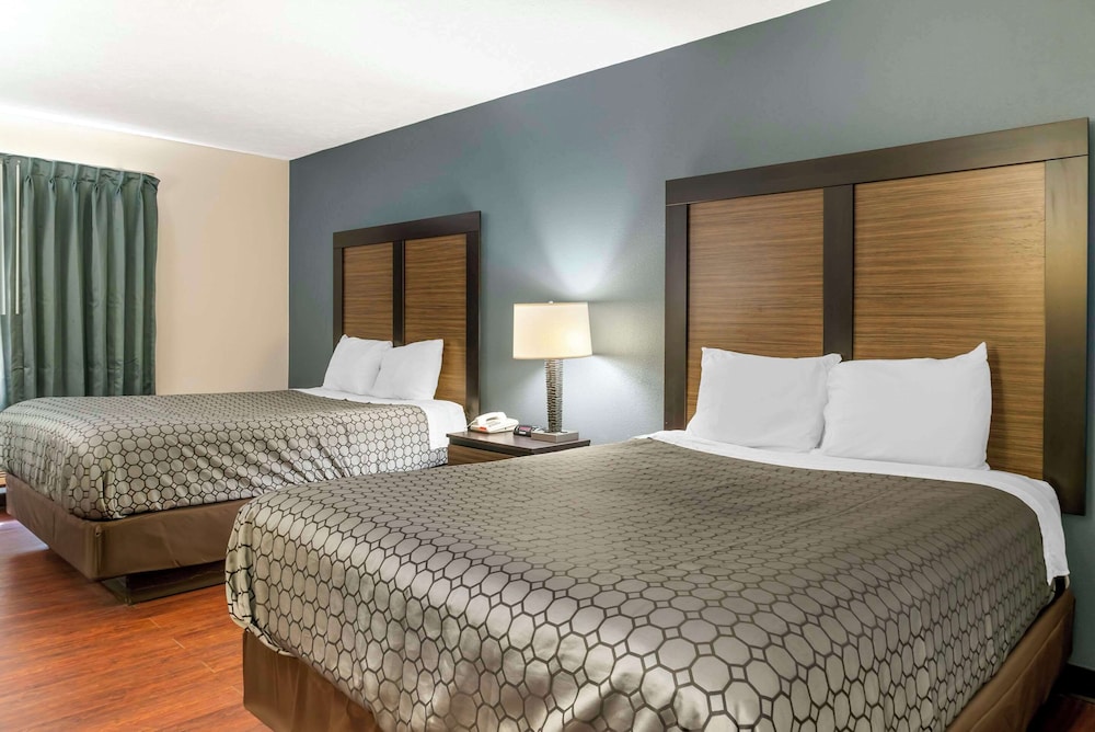 STANDARD, 2 DOUBLE BEDS