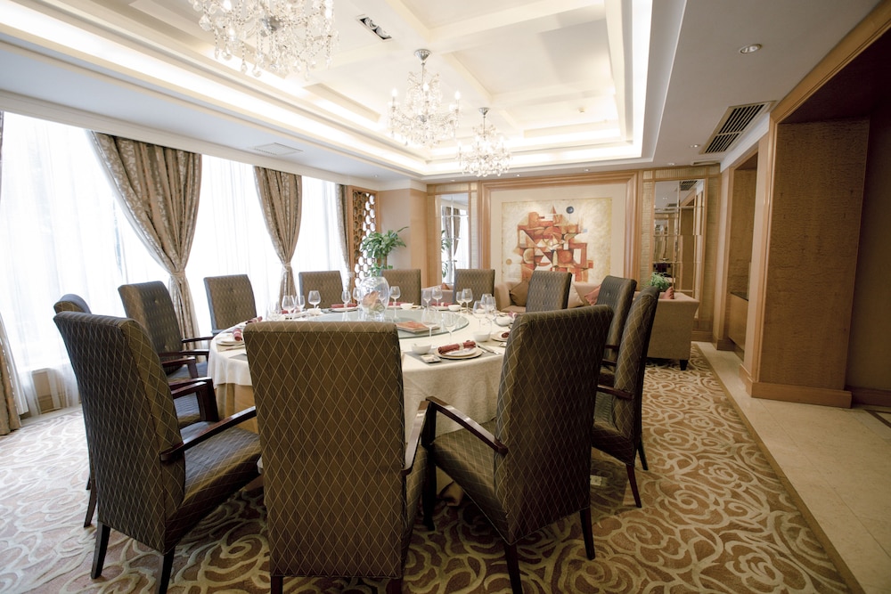 GRAND INTERNATIONAL HOTEL 38/46