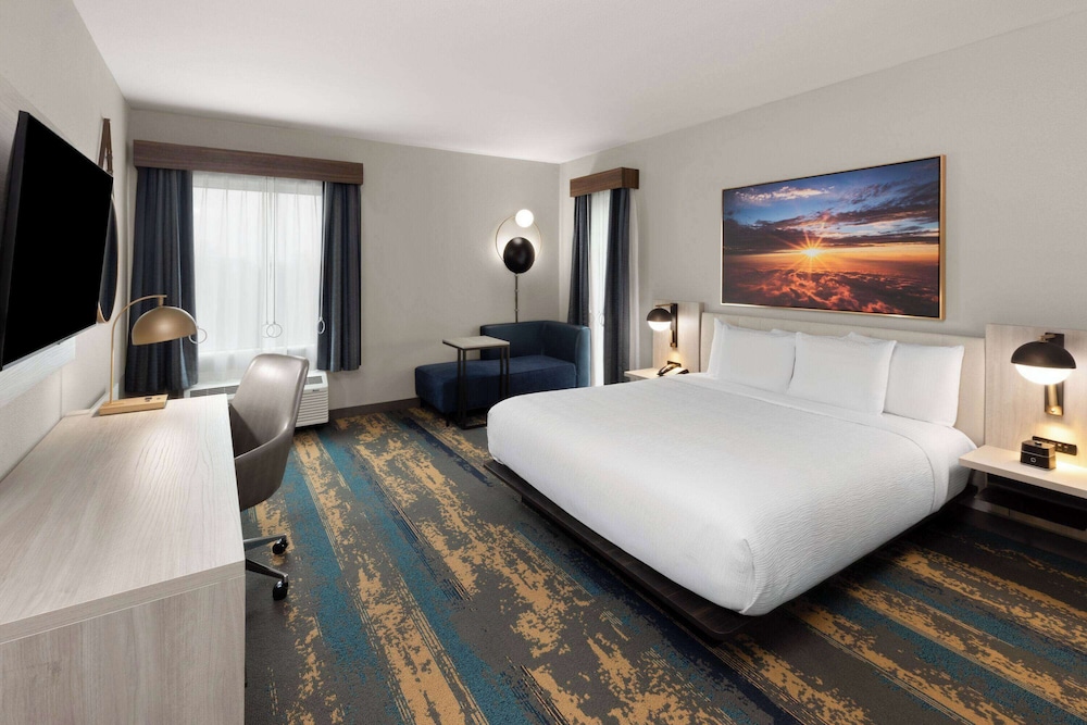 Hawthorn Extended Stay by Wyndham DeSoto 6/23
