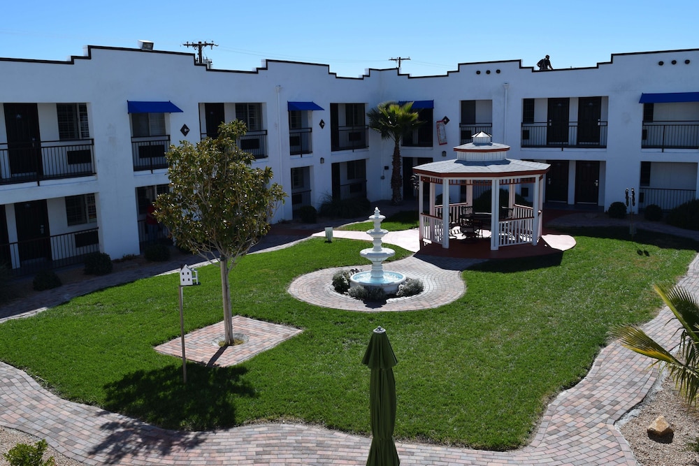 Ramada By Wyndham Kingman 5/52