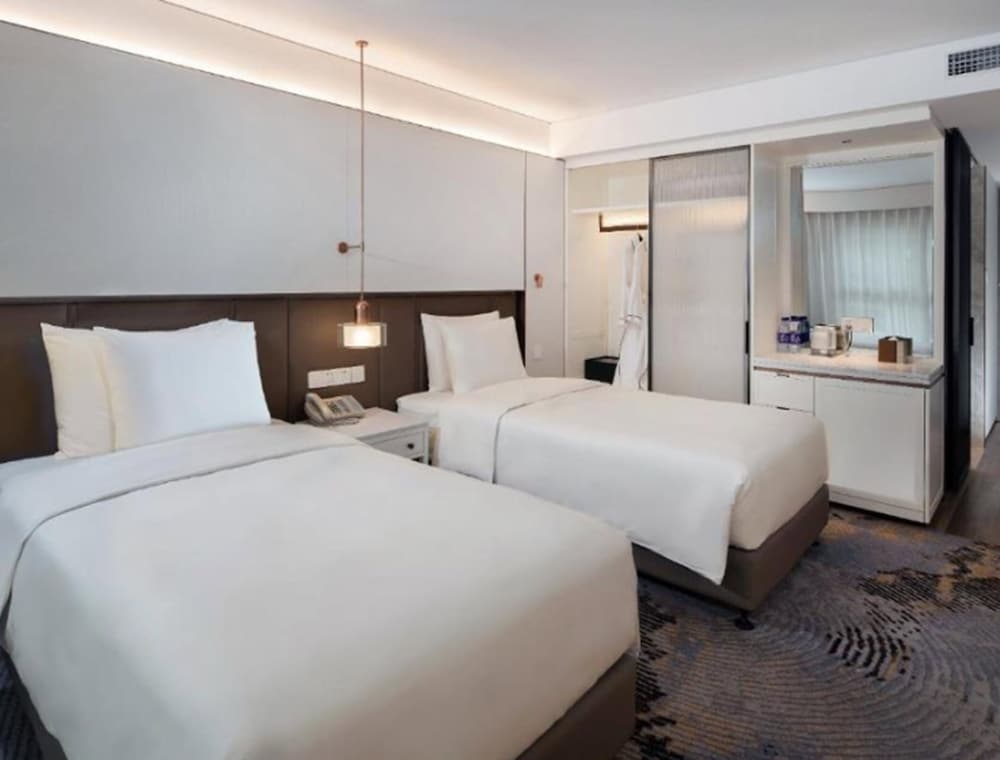 Deluxe Room Twin Beds