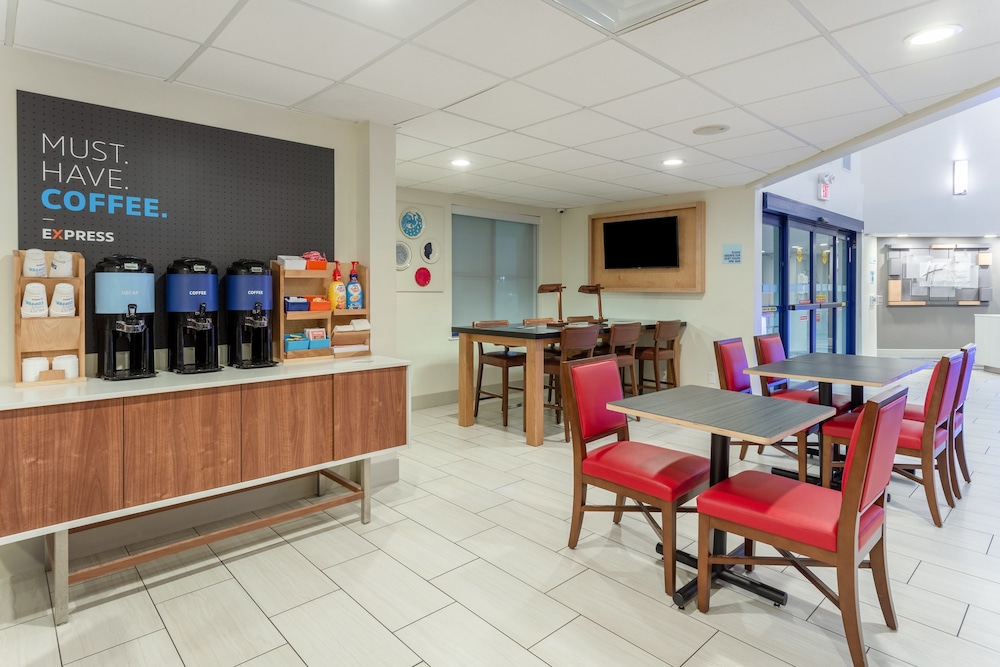 Holiday Inn Express Hotel Suites Scottsburg 49/57