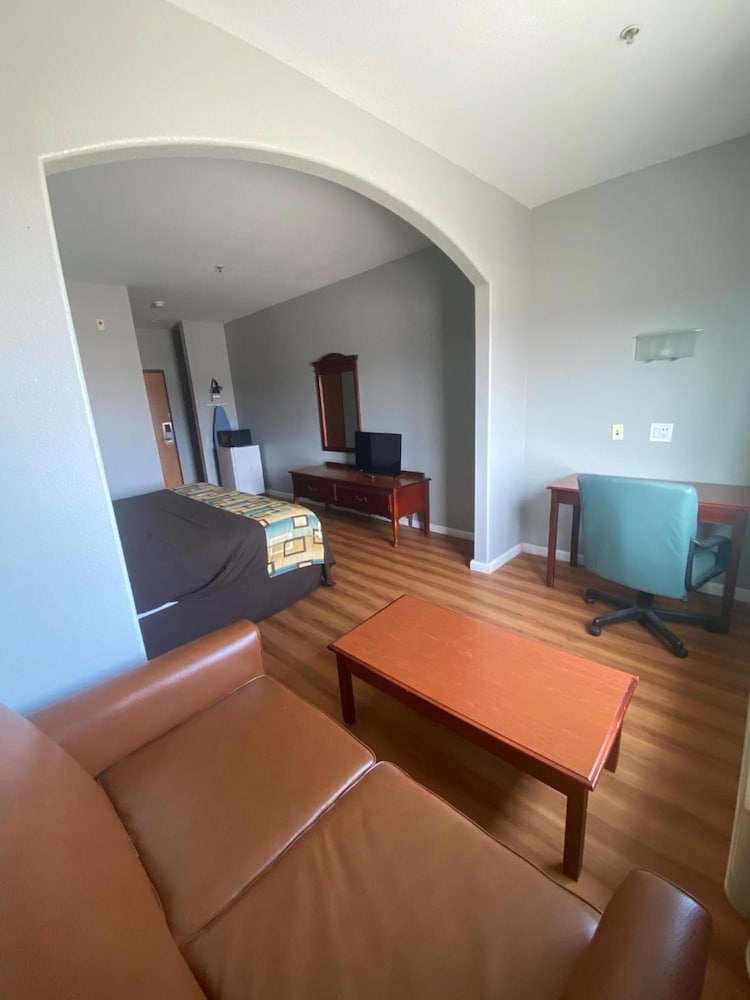 Tropicana Inn and Suites 20/22