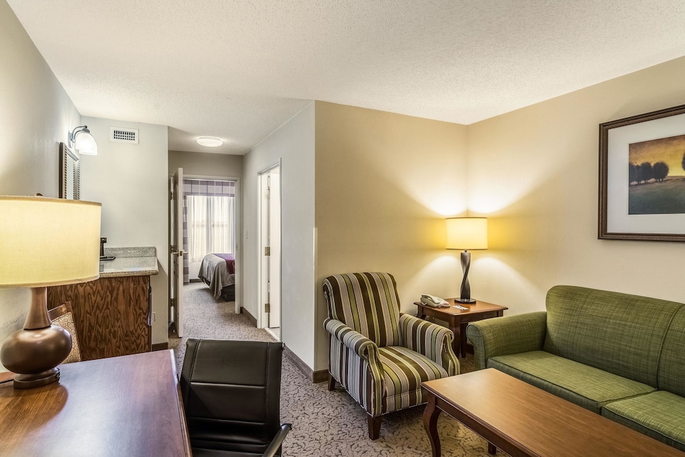 Comfort Inn & Suites Dover near Speedway 32/56