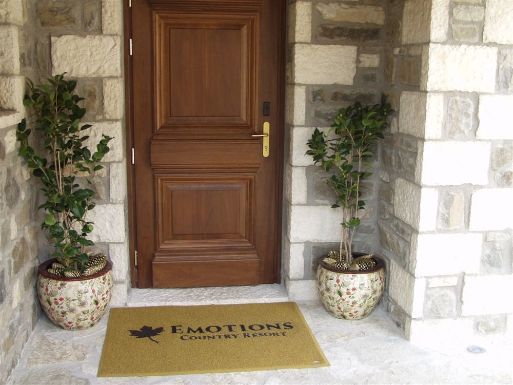 Emotions Country Resort 3/42