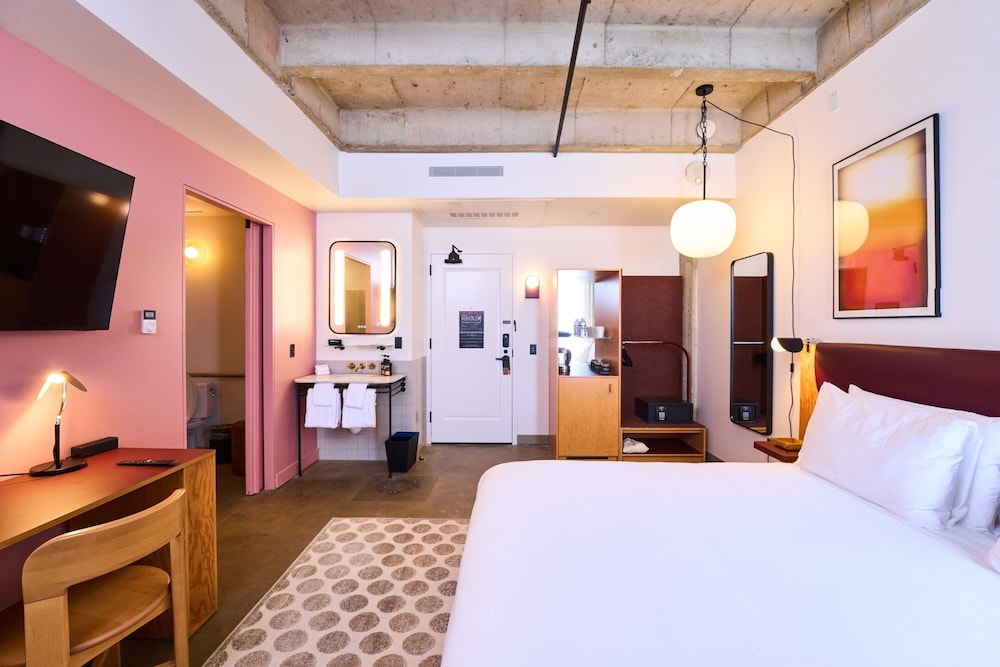 Renovated, King Bed, Accessible