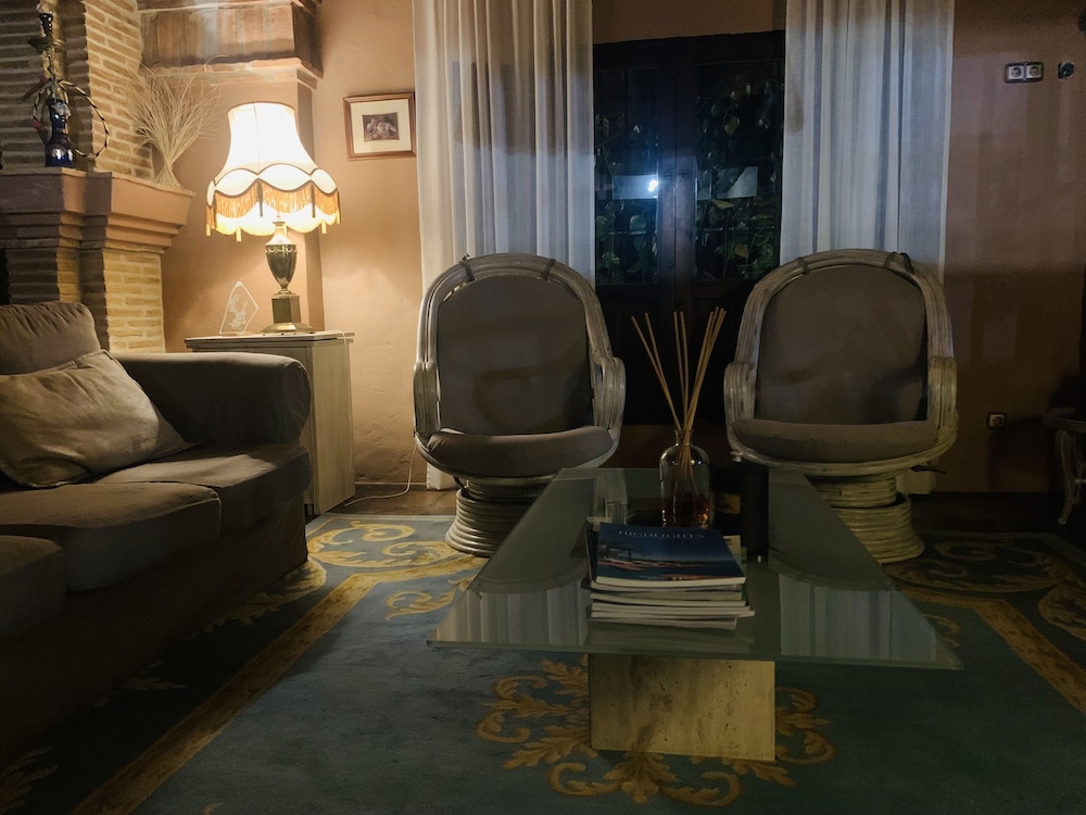 Los Jarales Hotel 34/73