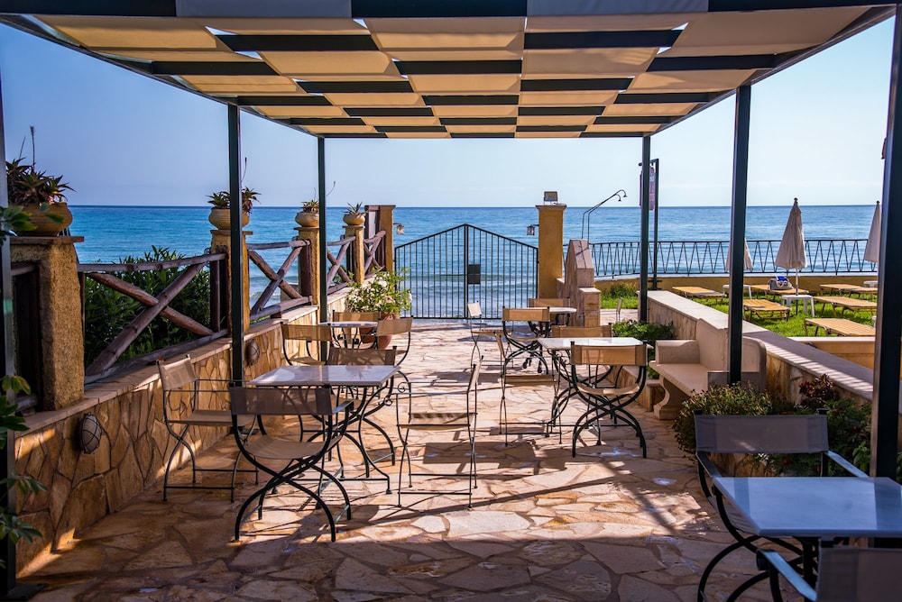 Andreolas Luxury Suites 40/72