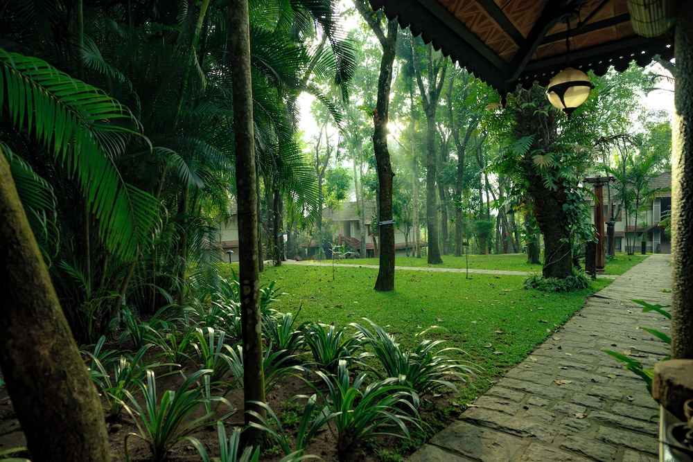 Green Woods Resort 63/70