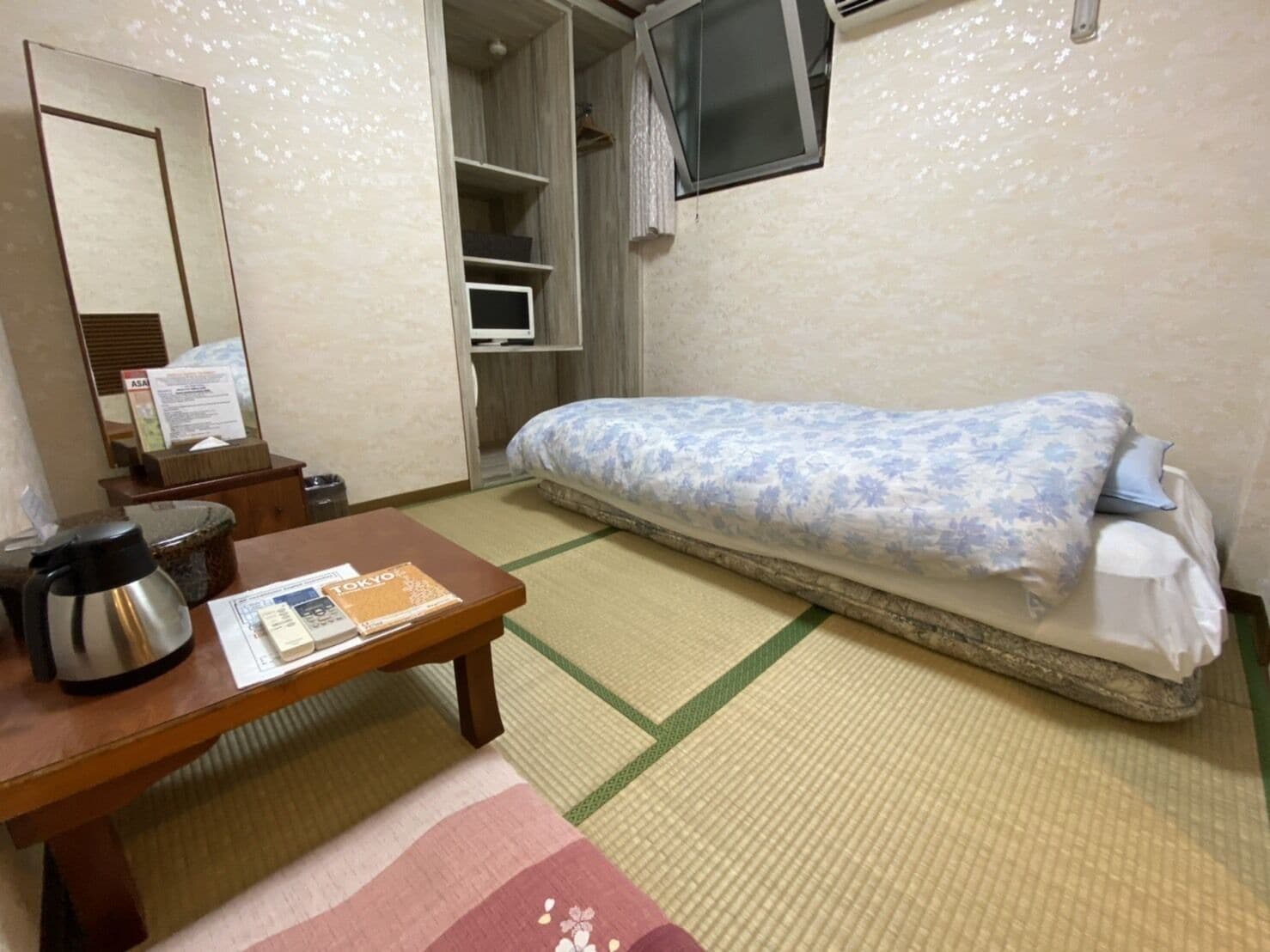ROOM, SINGLE