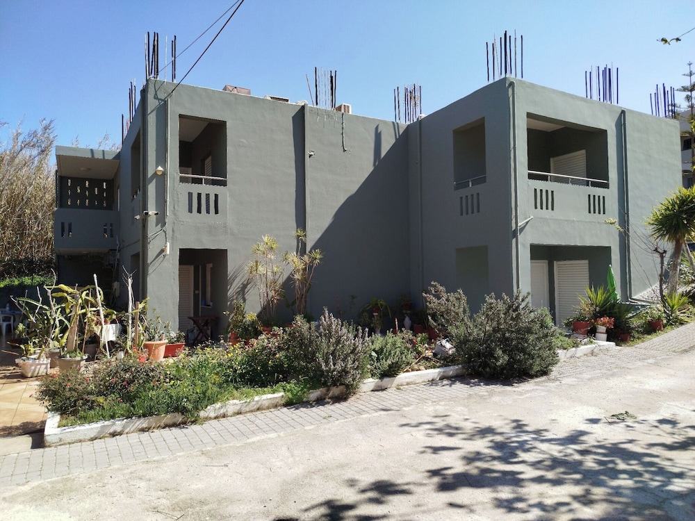 Zinovia Apartments 5/76