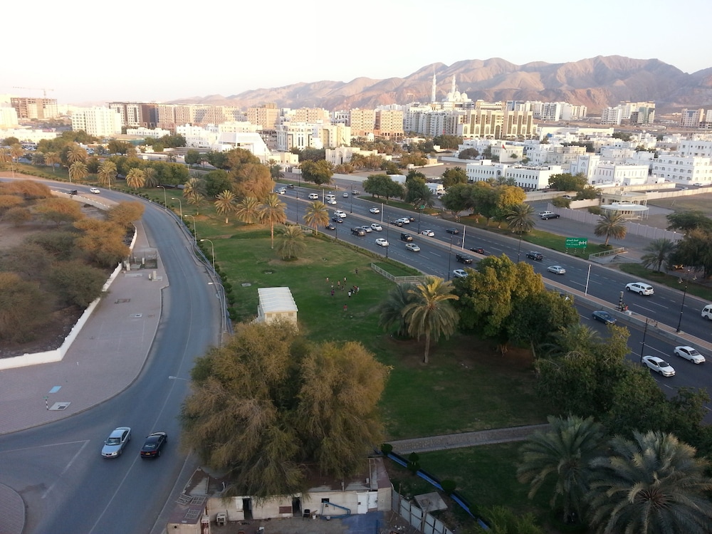 Muscat Inn Hotel 38/40
