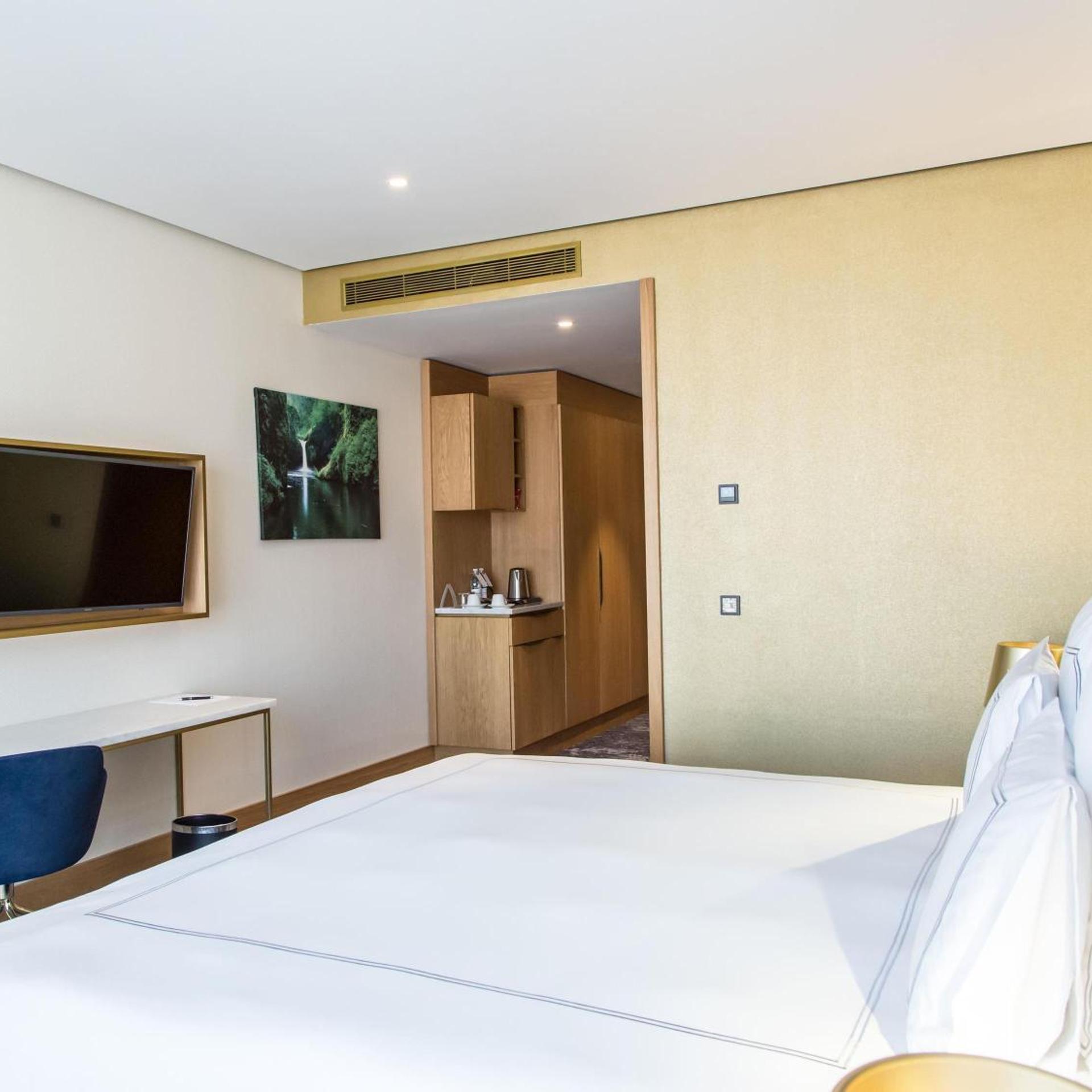 Standard, King Bed