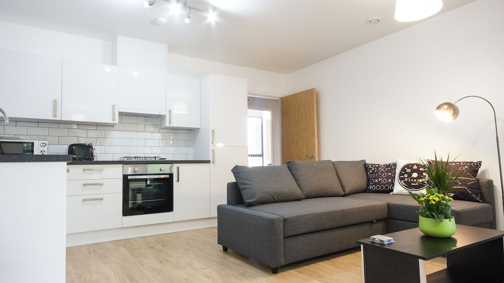 ANDORA APARTMENTS 13/21