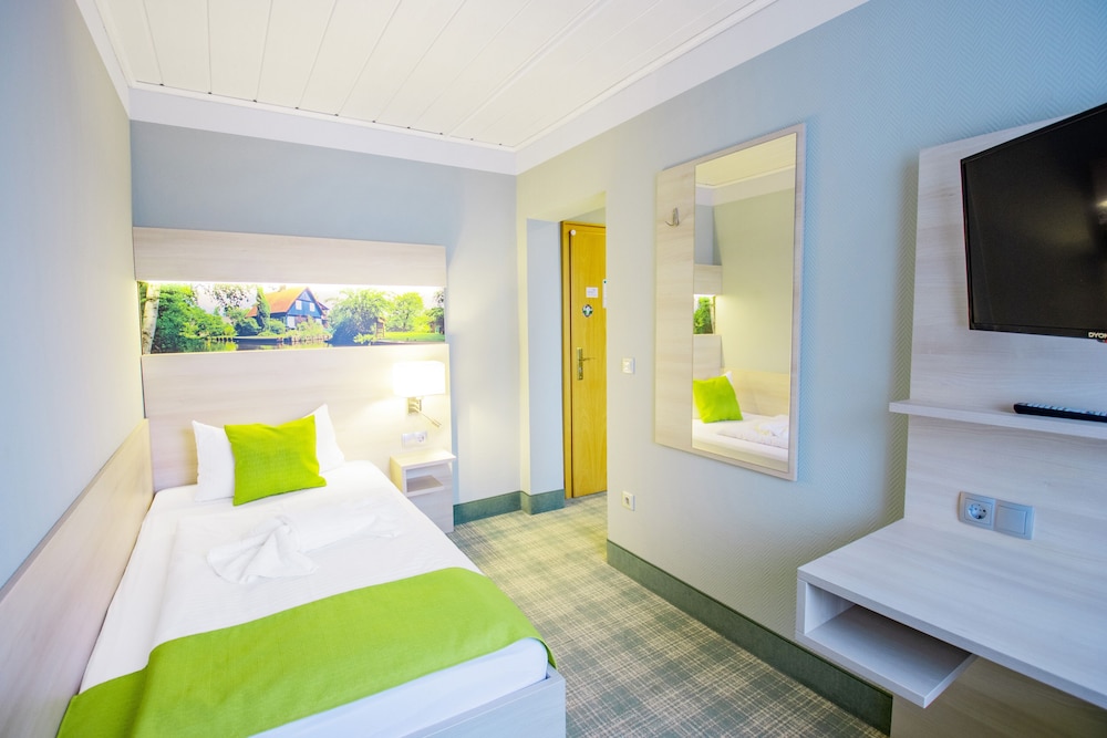 Room, Single, Single Bed